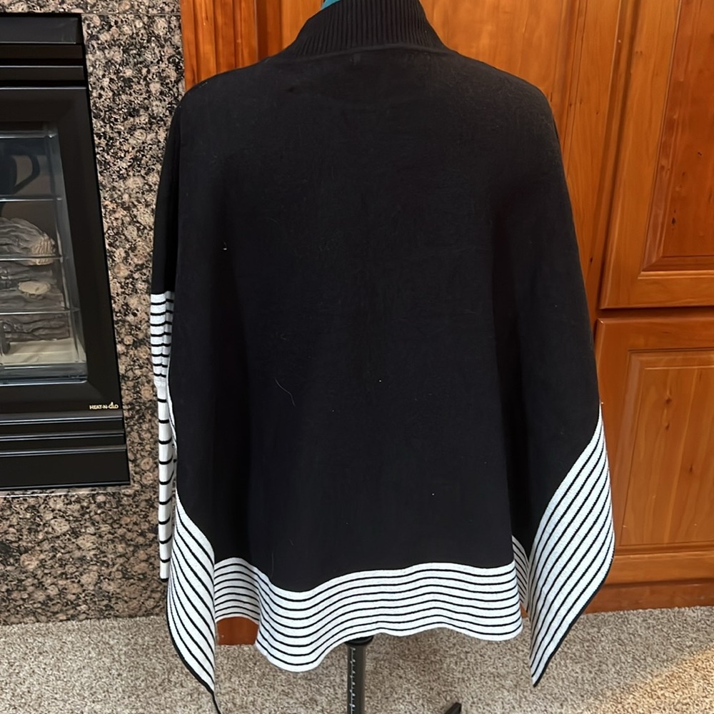 NWT Crosstree Lane Black & Cream striped sides/sleeves poncho mock neck sweater - Picture 5 of 9